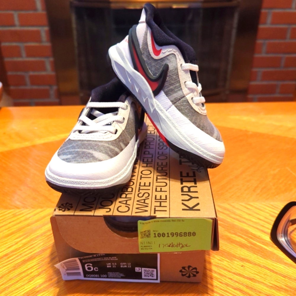 NEW WITH BOX - NIKE KYRIE 8 (TD) SIZE 6C